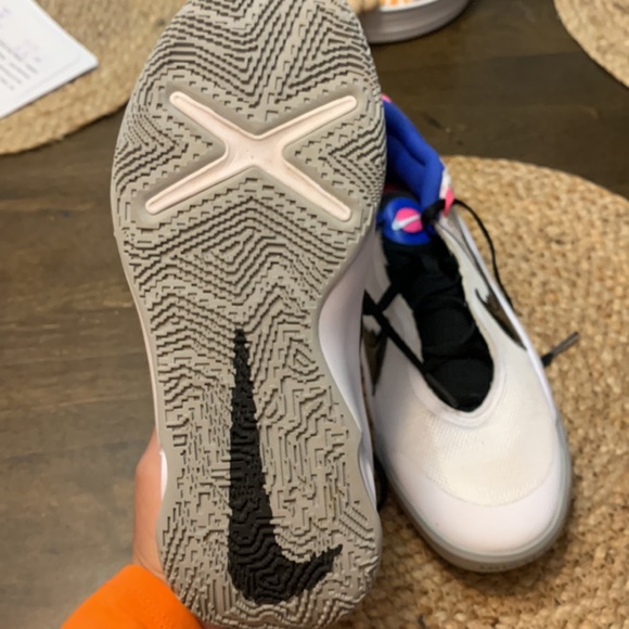 Boys space jam Nikes - Picture 2 of 6